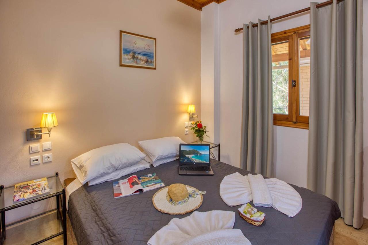 Ágios Matthaíos Christinas Apartments מראה חיצוני תמונה